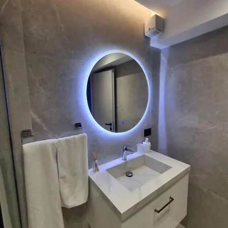 Twoviews * تيرانا