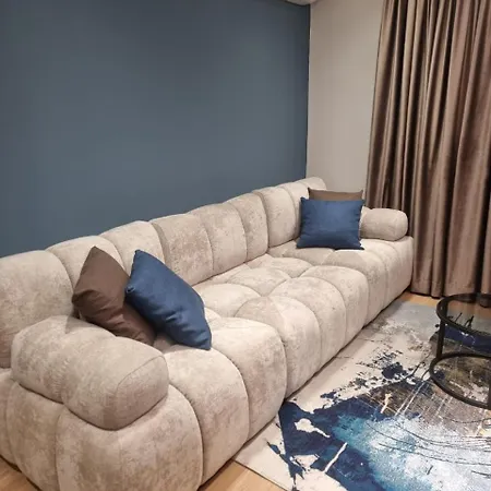Twoviews טיראנה