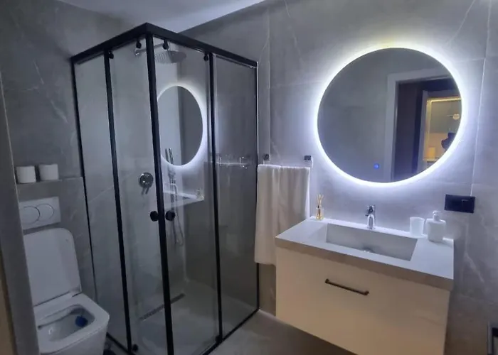 Twoviews تيرانا